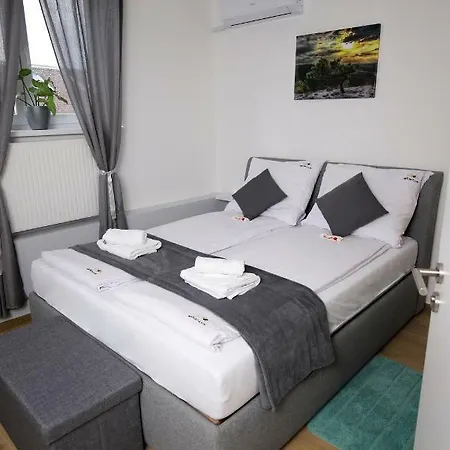 Hostel San Lux Dunavska Novi Sad