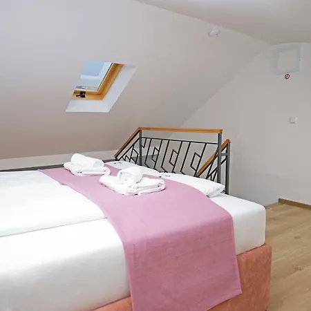 San Lux Dunavska Hostel Novi Sad